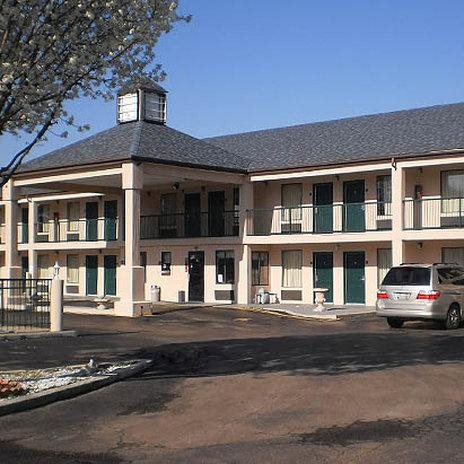 Executive Inn Suites Covington — Covington