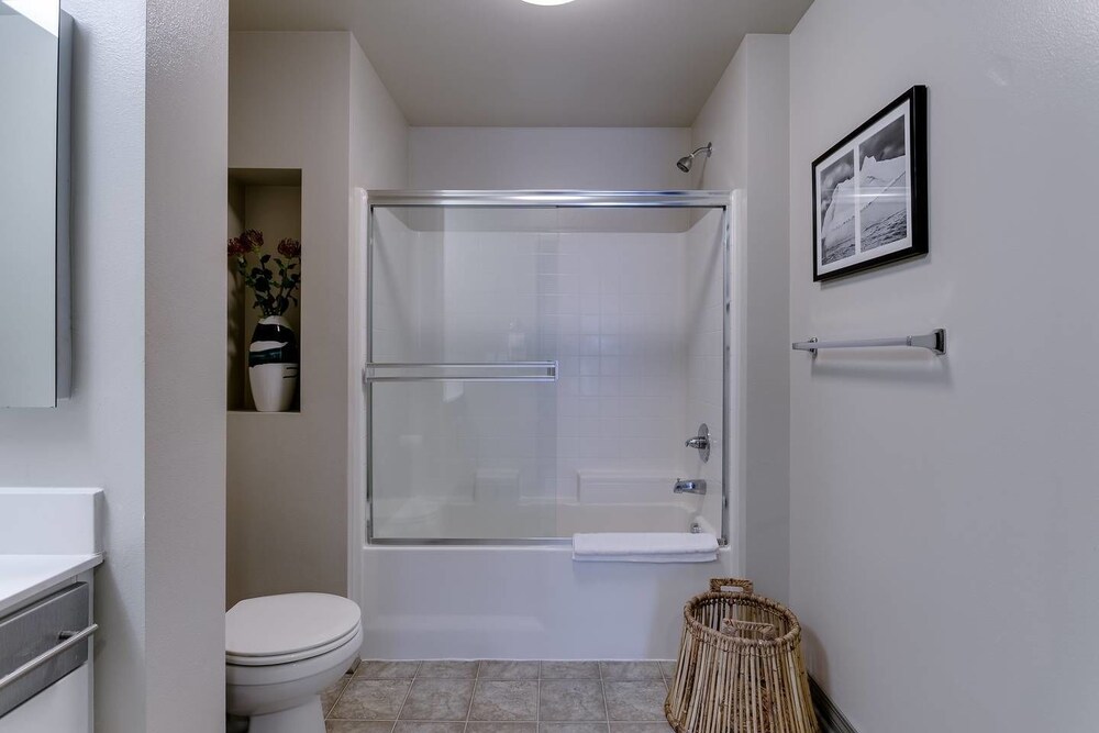 One Bed 1bath Private Balcony Walk TO Beach - photo 19