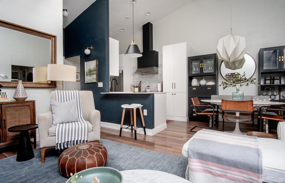 Peaceful modern and close to everything — 4-Star Luxury Hotel in Gainesville, United States