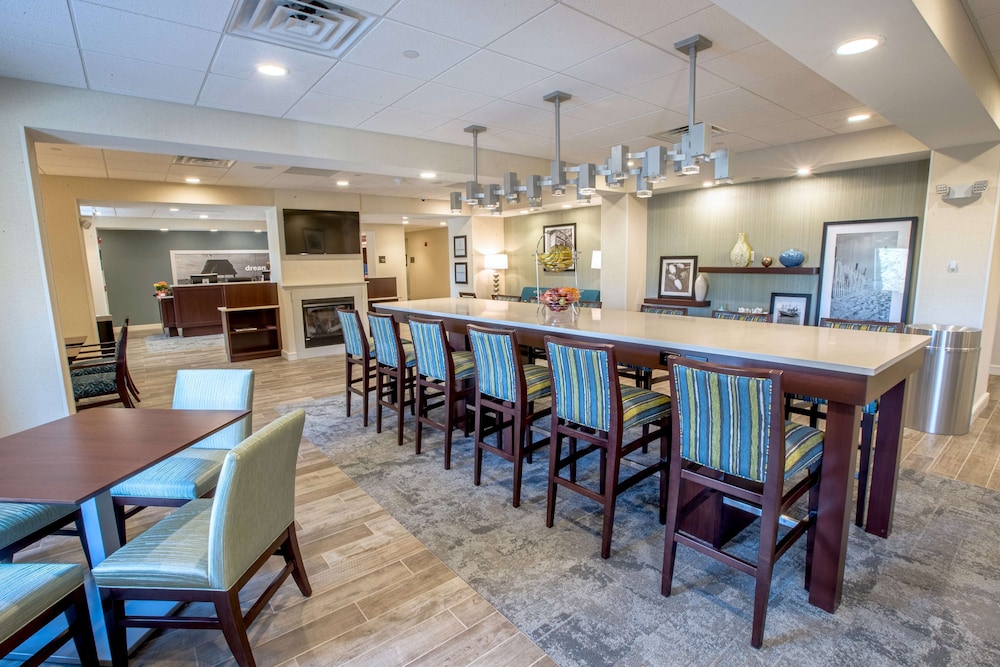 Hampton Inn by Hilton Amesbury - photo 2
