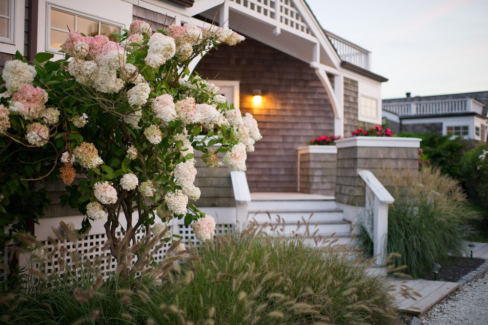 Castle Hill Inn - photo 40