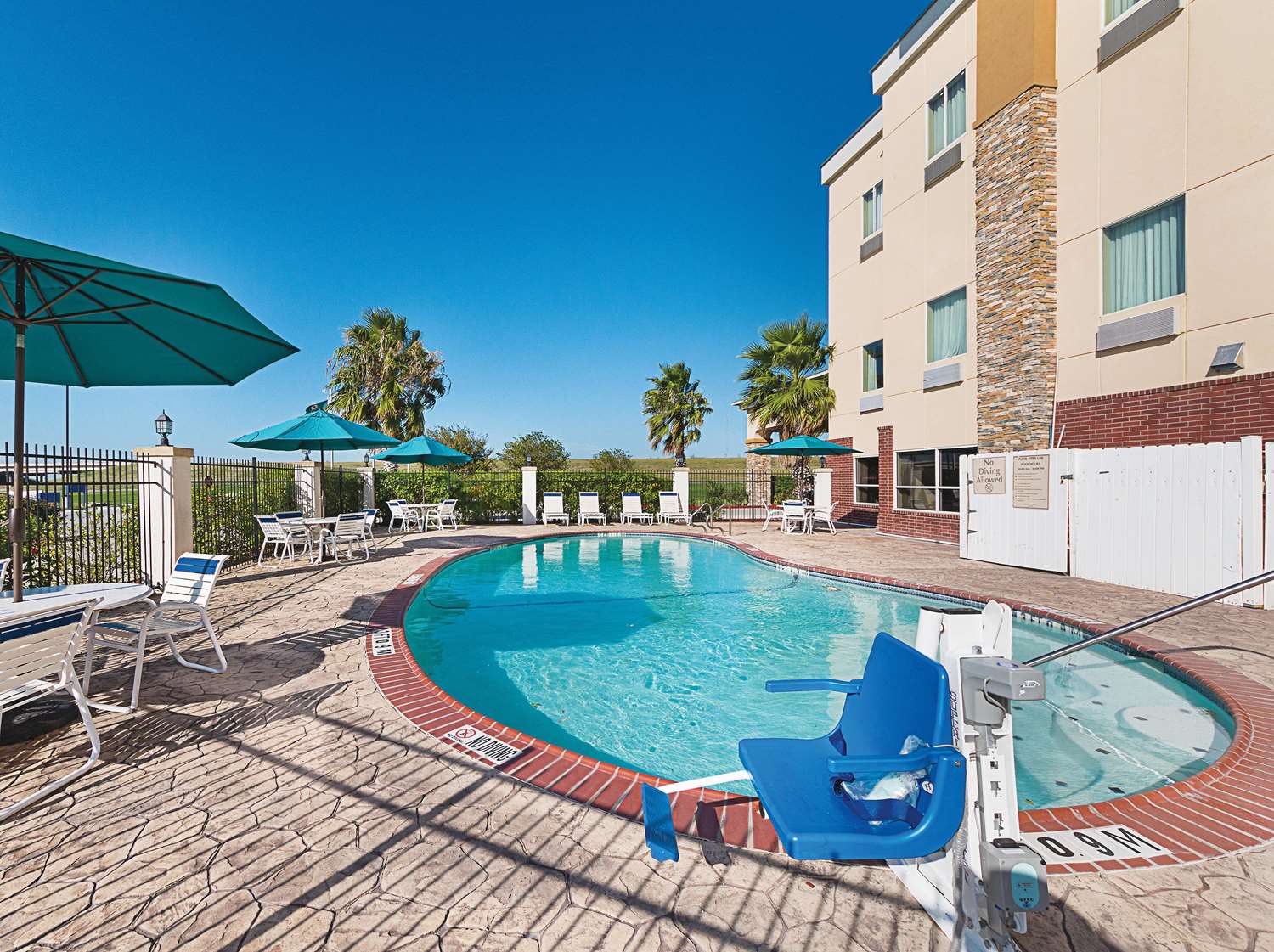 La Quinta Inn & Suites Mathis - photo 22