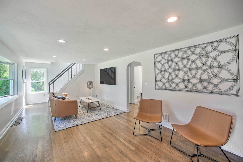 Artsy Upstate Getaway w Huge Private Yard — hotel in Whitesboro