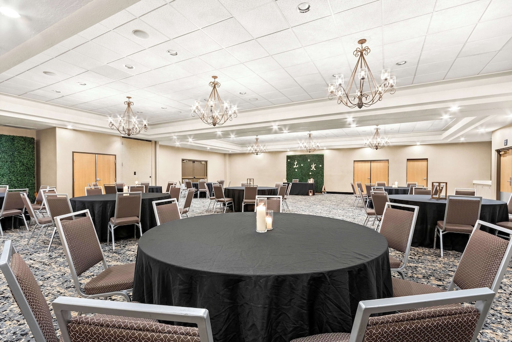 Hampton Inn & Suites Phoenix Goodyear - photo 33