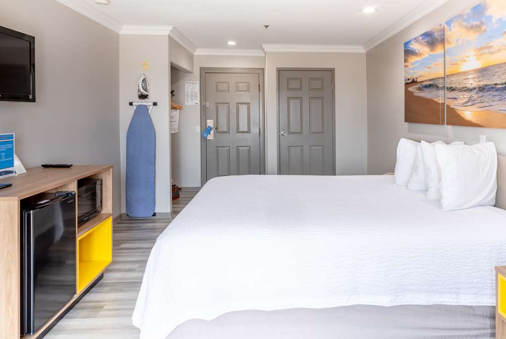 Days Inn by Wyndham Santa Monica - photo 35