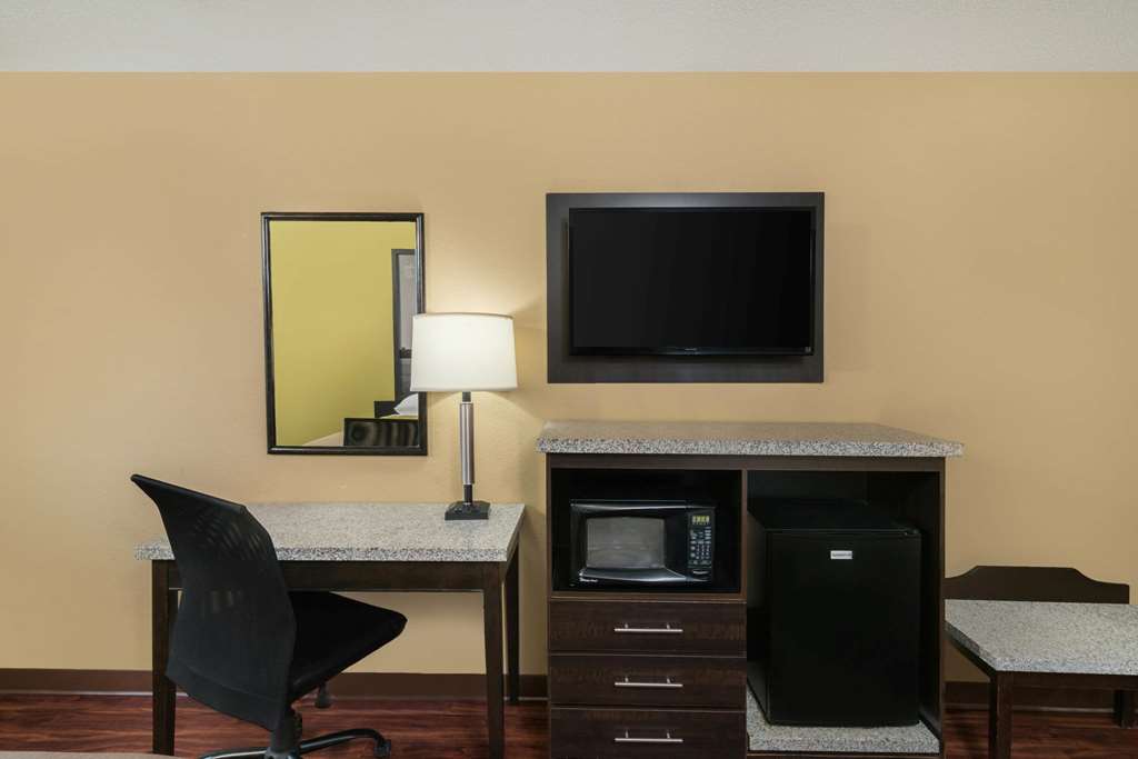 Super 8 by Wyndham Raleigh North East - photo 9