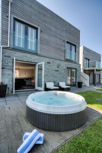 House 11 — 4-Star Luxury Hotel in Looe, United Kingdom