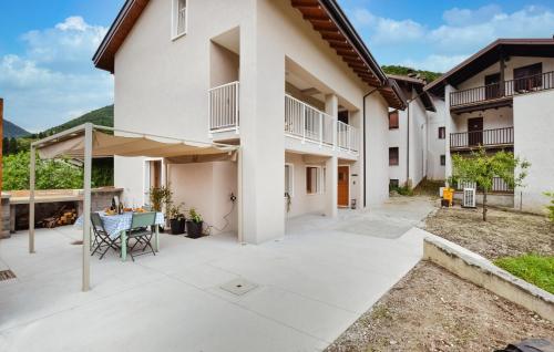 3 Bedroom Awesome Home In Lamon — 4-Star Luxury Hotel in Lamon, Italy