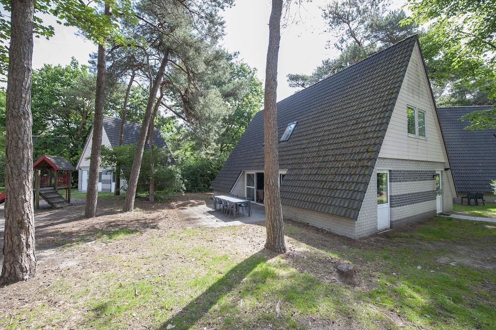 Restyled Holiday Home With Dishwasher In The Woods — 5-Star Luxury Hotel in Oosterhout, Netherlands