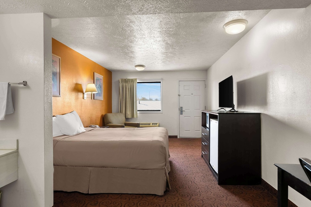 Americas Best Value Inn Lincoln - photo 12