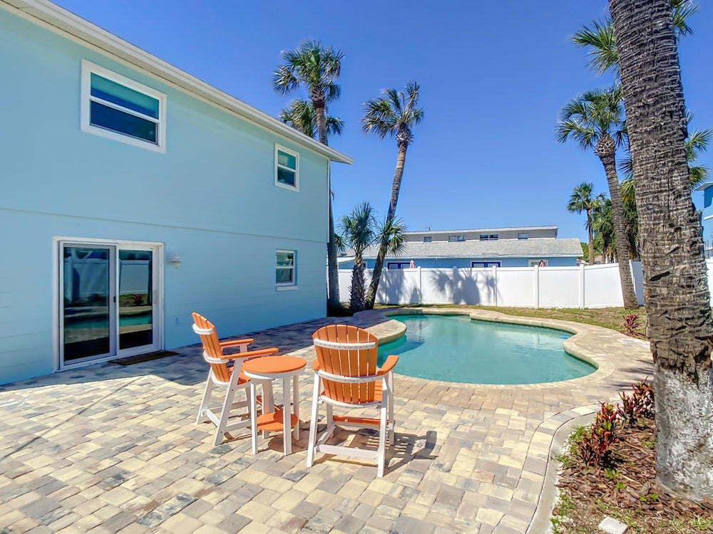 Bikini Top Duplex with Pool 2 Minutes from Beach Flagler Avenue in New Smyrna Beach, United States