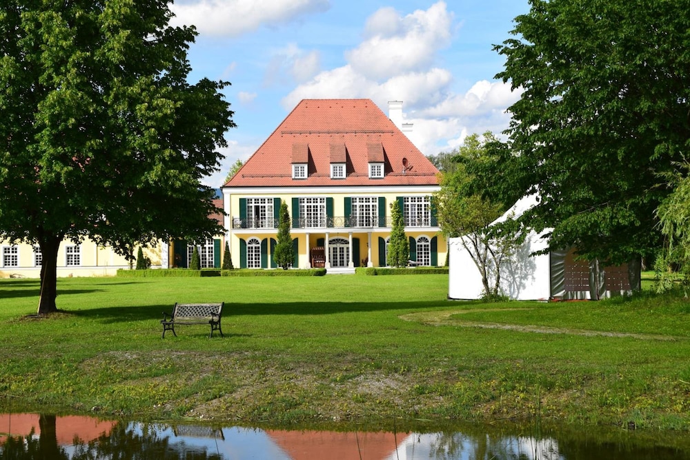Gut Altholz Landhotel Restaurant — hotel in Plattling