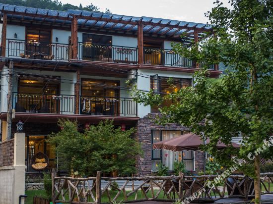 Moxuan Shanju Hotel in Deqing, People's Republic of China