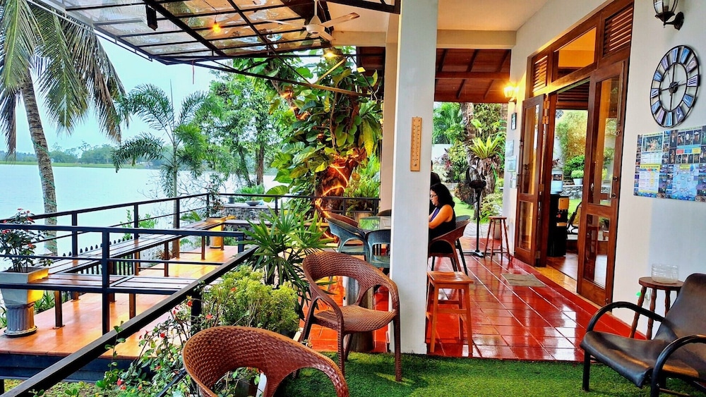 MYH Lake Front Pvt Villa with Staff and Includes FREE Breakfast of your choice — 4-Star Luxury Hotel in Ambalangoda, Sri Lanka