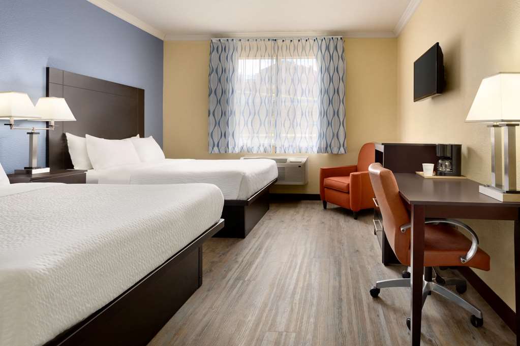 Days Inn & Suites by Wyndham Euless DFW Airport South - photo 27