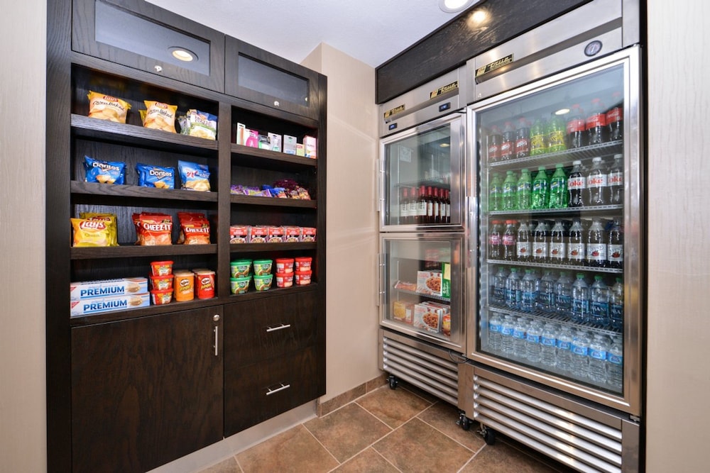 Holiday Inn Express Hotel & Suites Kingman by IHG - photo 29