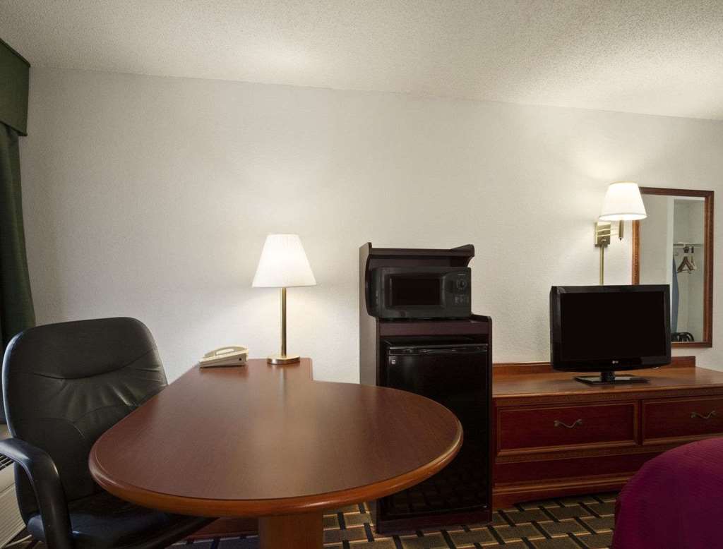 Baymont by Wyndham Crossville - photo 9