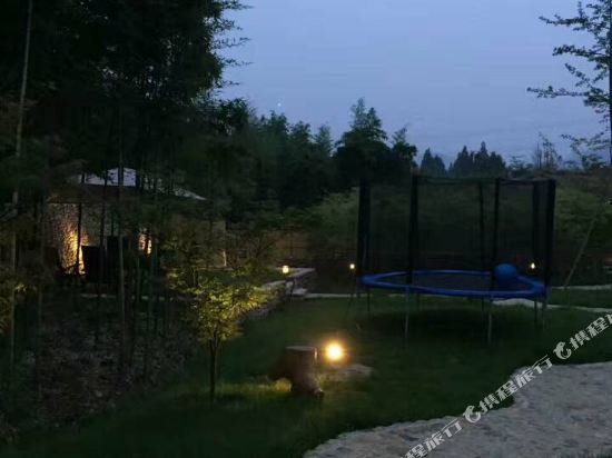 Guizhu Hotel - carbon neutral hotel in Deqing