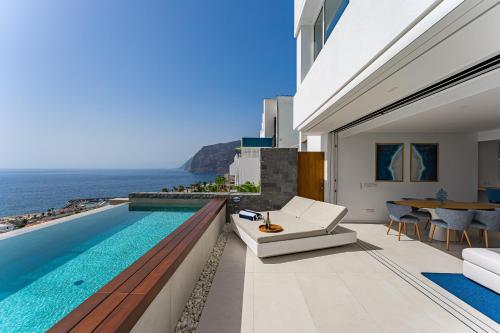 Aquasuites Luxury Penthouse A01 in Los Gigantes, Spain