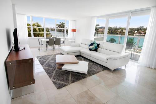 Oceanfront Contemporary Suites - photo 15