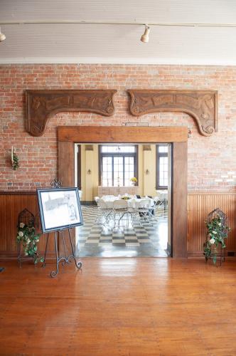 The Historic Wolf Hotel - photo 26
