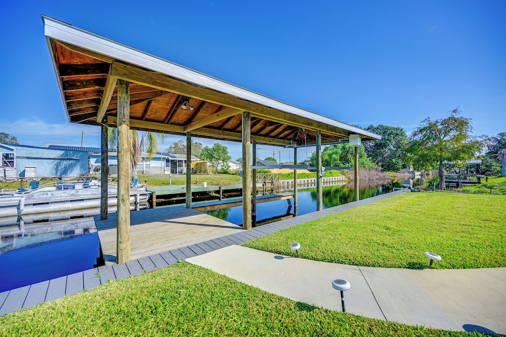 Sebring Serenity Waterfront Retreat with Boat Dock — 4-Star Luxury Hotel in Sebring, United States