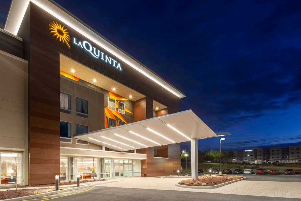 La Quinta Inn & Suites by Wyndham Middletown - photo 4