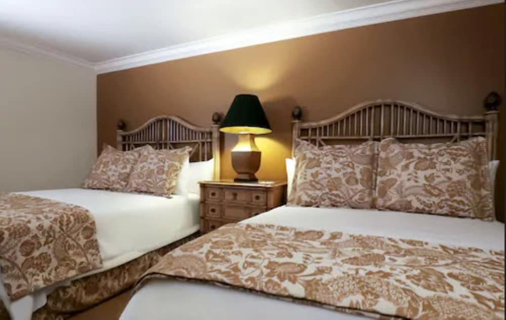 Santa Barbara Inn - photo 19