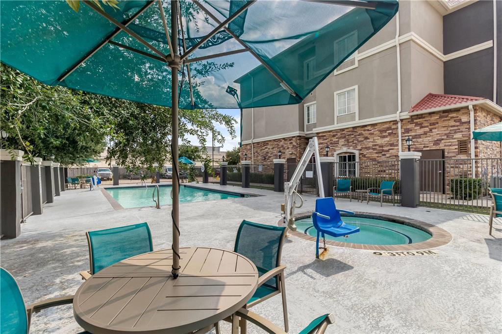 La Quinta Inn & Suites by Wyndham Houston Energy Corridor - photo 6