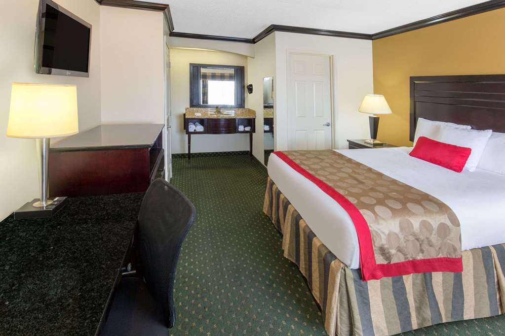 Ramada by Wyndham Ontario - photo 18