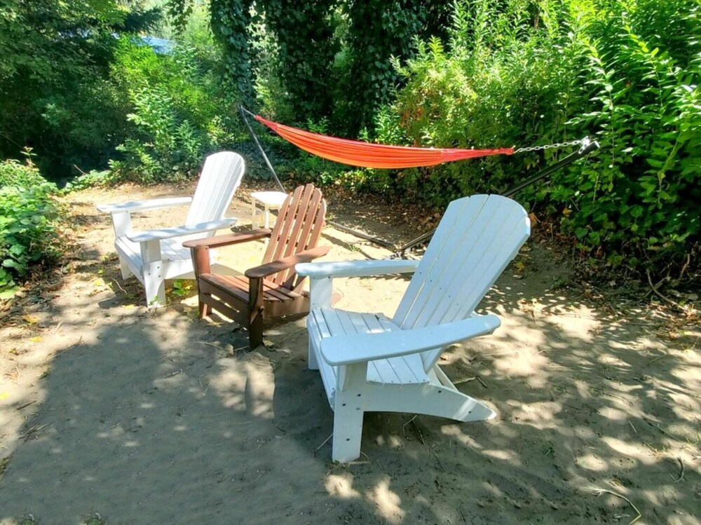 Reflections Seasonal Dock & Kayaks Hot Tub Fire Table BBQ HUGE yard Horseshoes Dog Friendly - photo 14