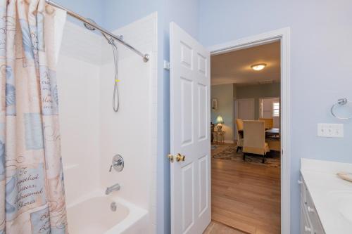 Nemo's Place by Oak Island Accommodations - photo 50