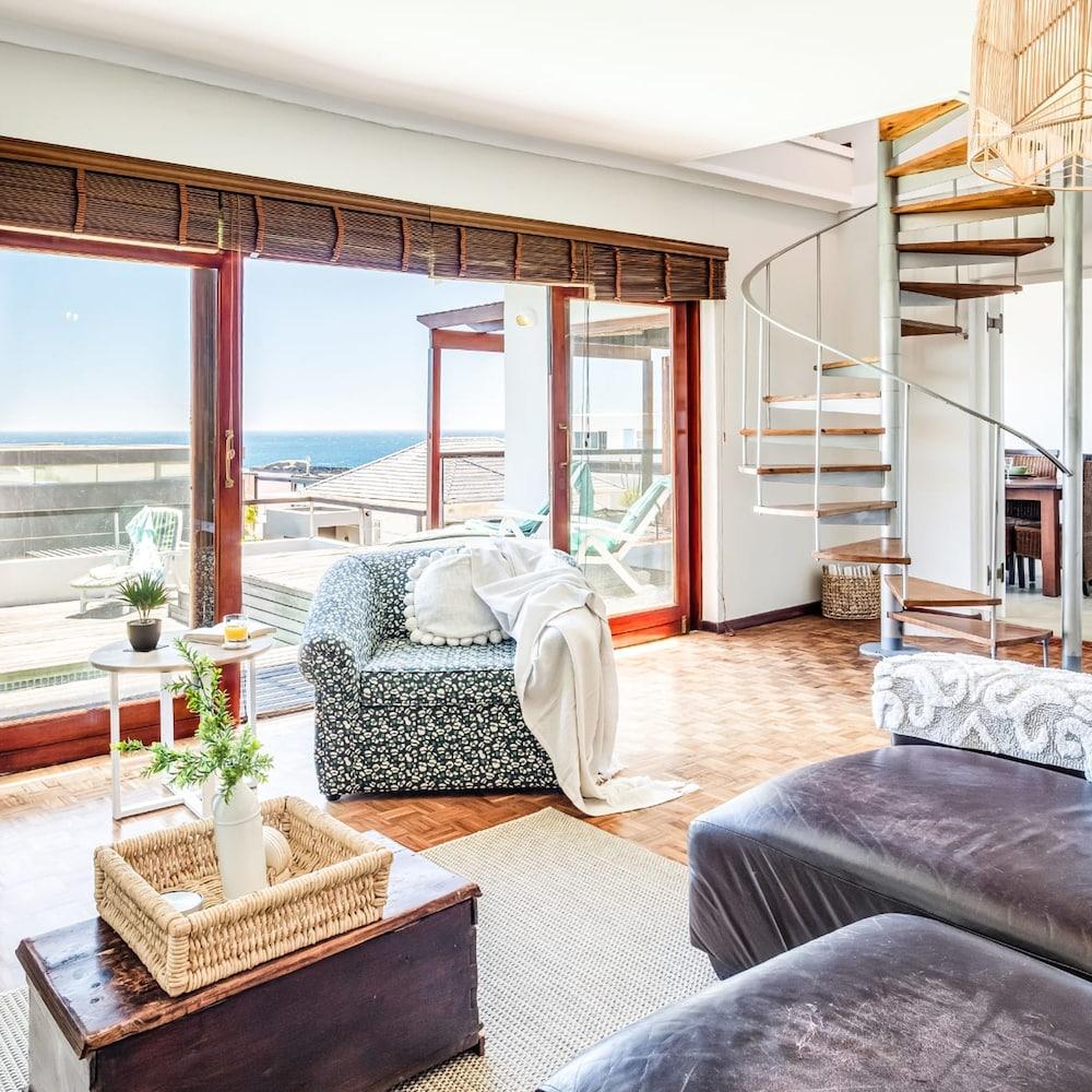 Alluring Seaside Retreat W Pool Stella di Mare