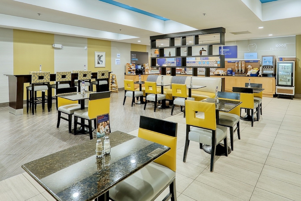Holiday Inn Express Hotel & Suites Batavia Darien Lake by IHG - photo 30