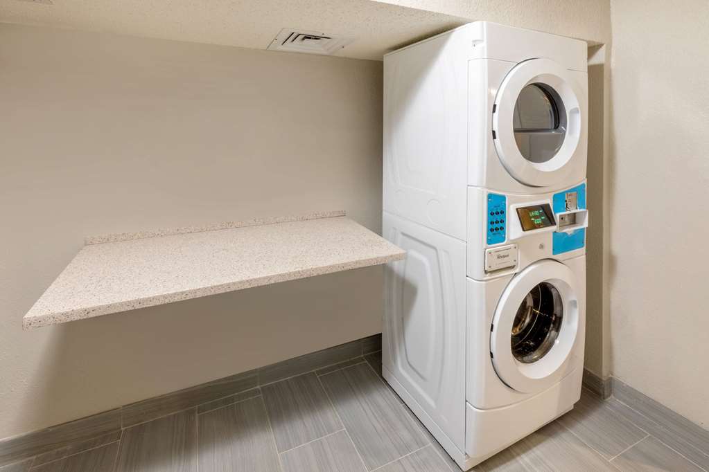La Quinta Inn and Suites by Wyndham Jonesboro - photo 37
