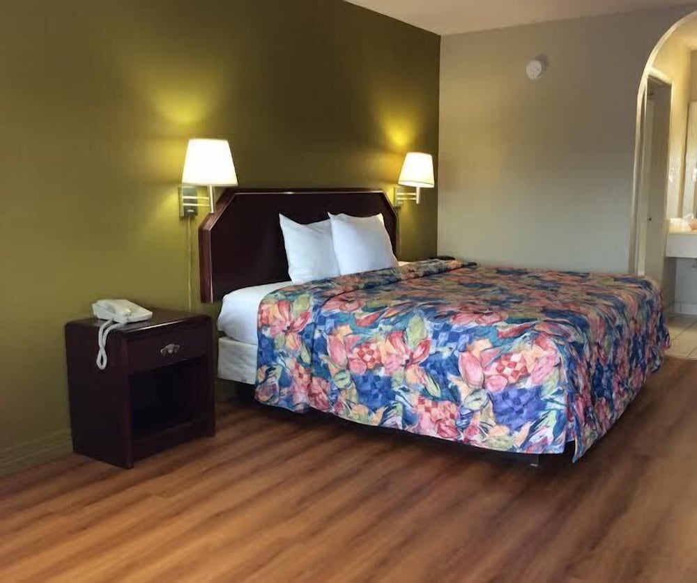 Stratford House Inn and Suites - photo 4