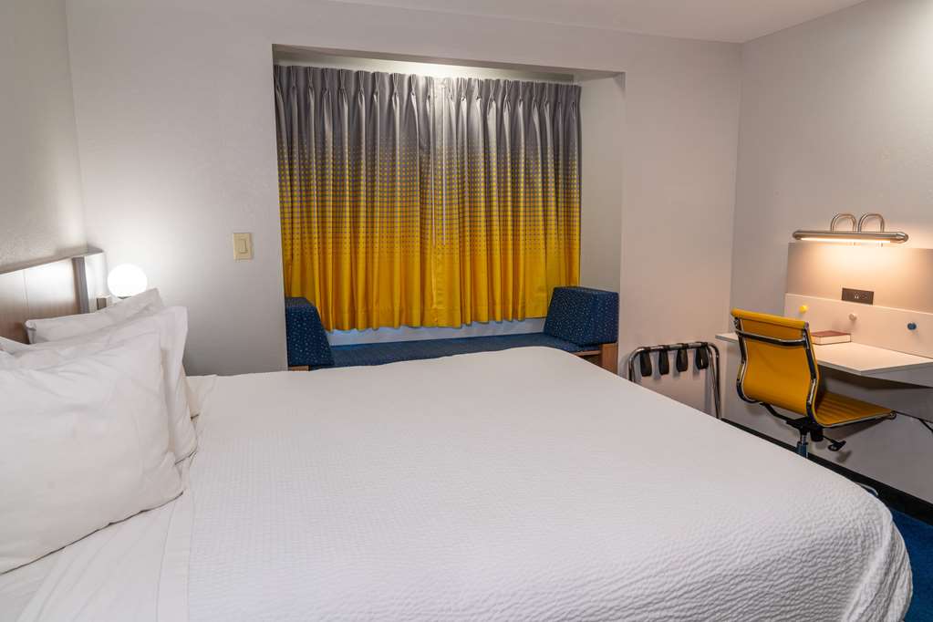 Microtel Inn & Suites by Wyndham Pigeon Forge - photo 13