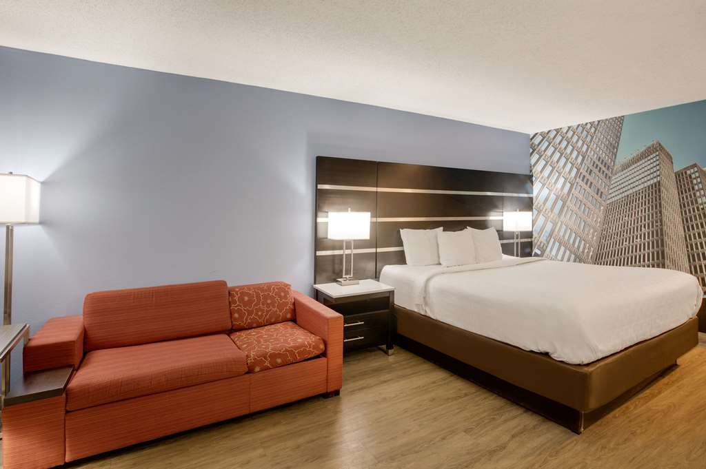 Clarion Pointe Atlanta Airport College Park - photo 11