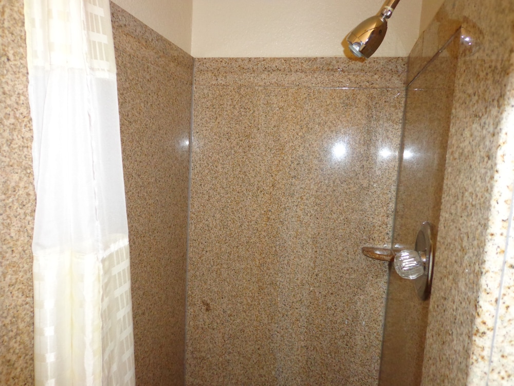 Economy Inn Express Warren - photo 14