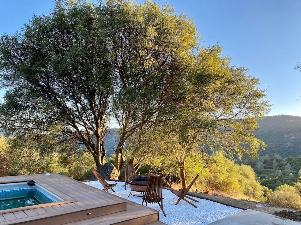Boho chic oasis by Casa Oso with pool spa and views — 4-Star Luxury Hotel in Ahwahnee, United States