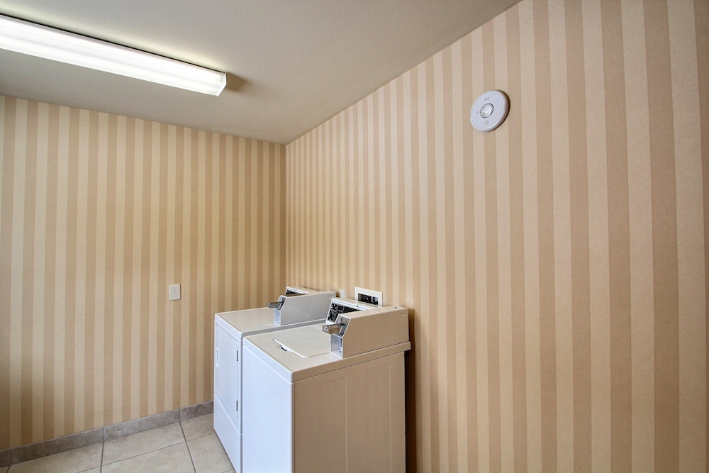 Cobblestone Inn & Suites Brillion - photo 15