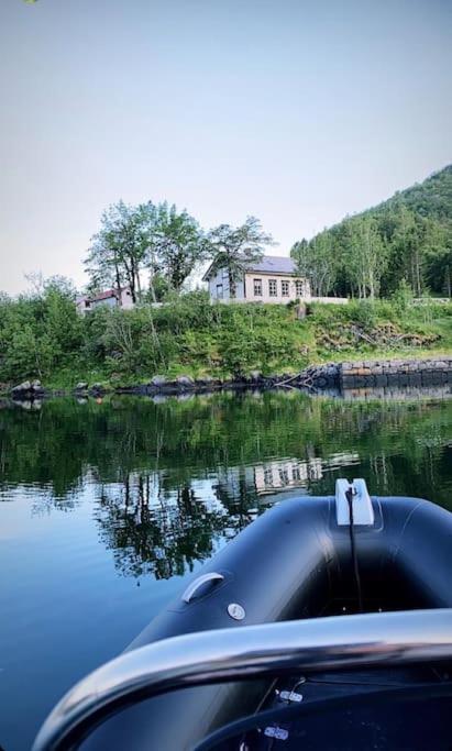 Romslig Bolig Idyllisk Og Sentralt Beliggende I Svolvær in Svolvaer, Norway