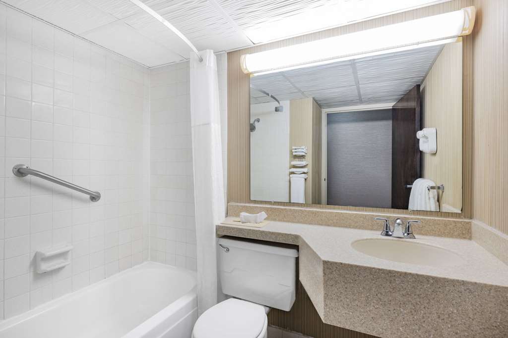 Ramada by Wyndham Grand Forks - photo 30