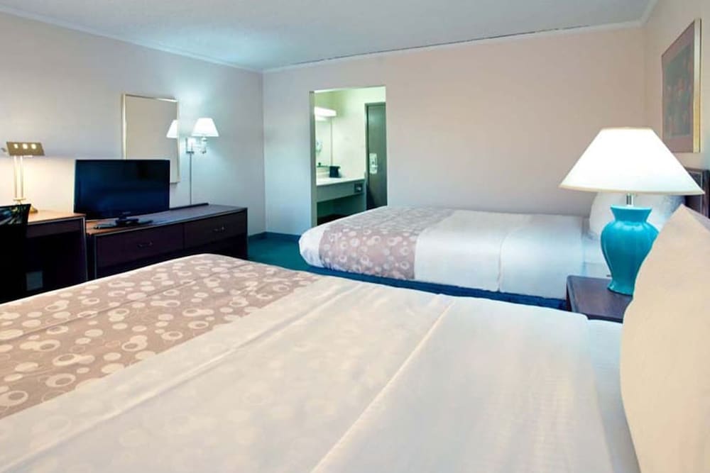 Norwood Inn & Suites by BlissPoint Post Rd Indianapolis - photo 5