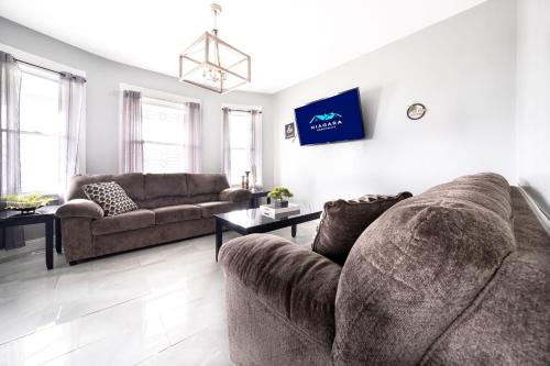 Quiet 4BR near Niagara Falls & Casino — 4-Star Luxury Hotel in Niagara Falls, United States