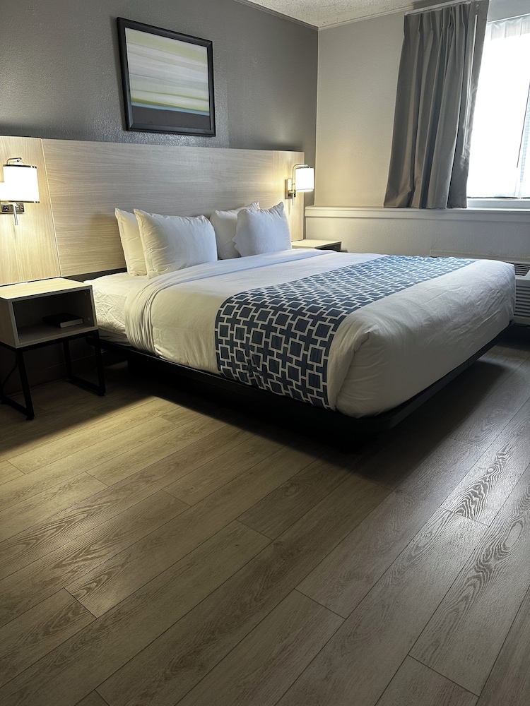 Clarion Inn & Suites and Convention Center - photo 26