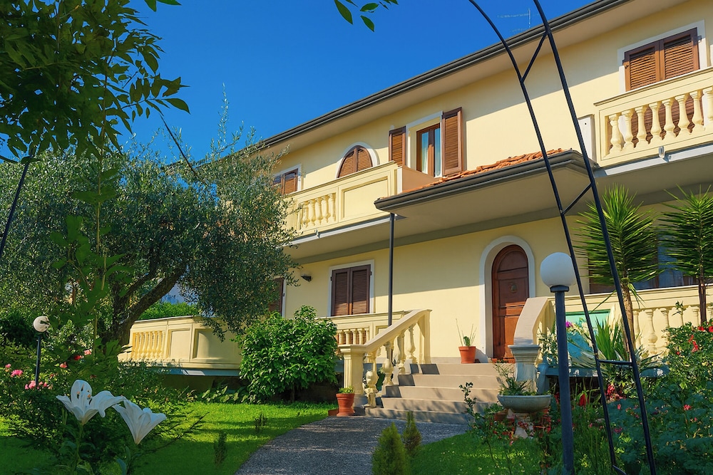 Casa Tirrena 600m from sea — 4-Star Luxury Hotel in Massa, Italy