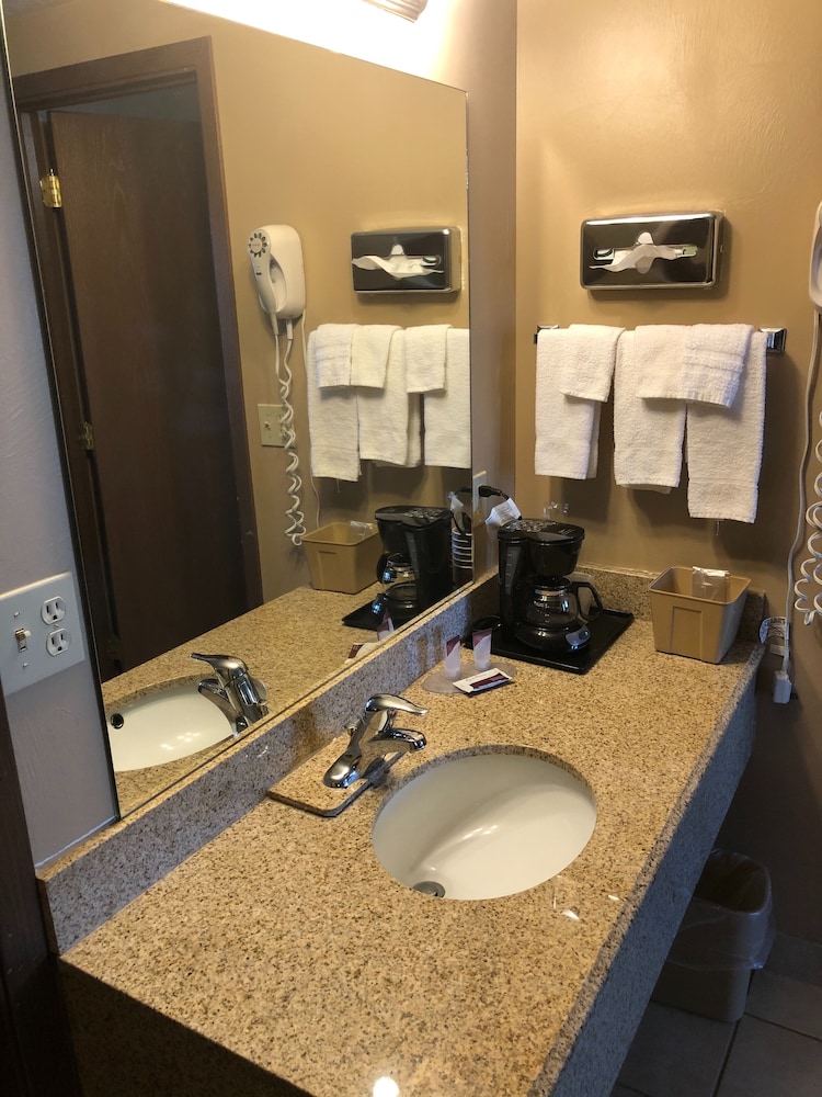Riverton Inn & Suites - photo 16