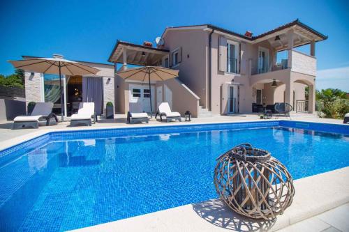 Villa Franka — 4-Star Luxury Hotel in Vinez, Croatia