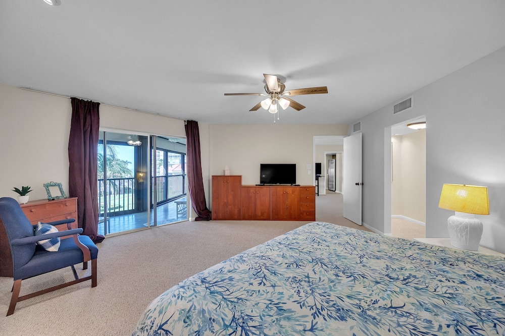 Gulf view Condo With Resort style Amenities 2 Bedroom Condo - photo 4
